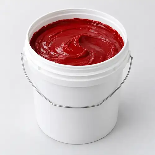 Cubeta blanca con dispersión de pigmento rojo para sistemas de resina poliéster y viniléster.